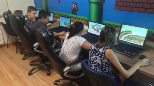 Children programming games in Smile school of programming